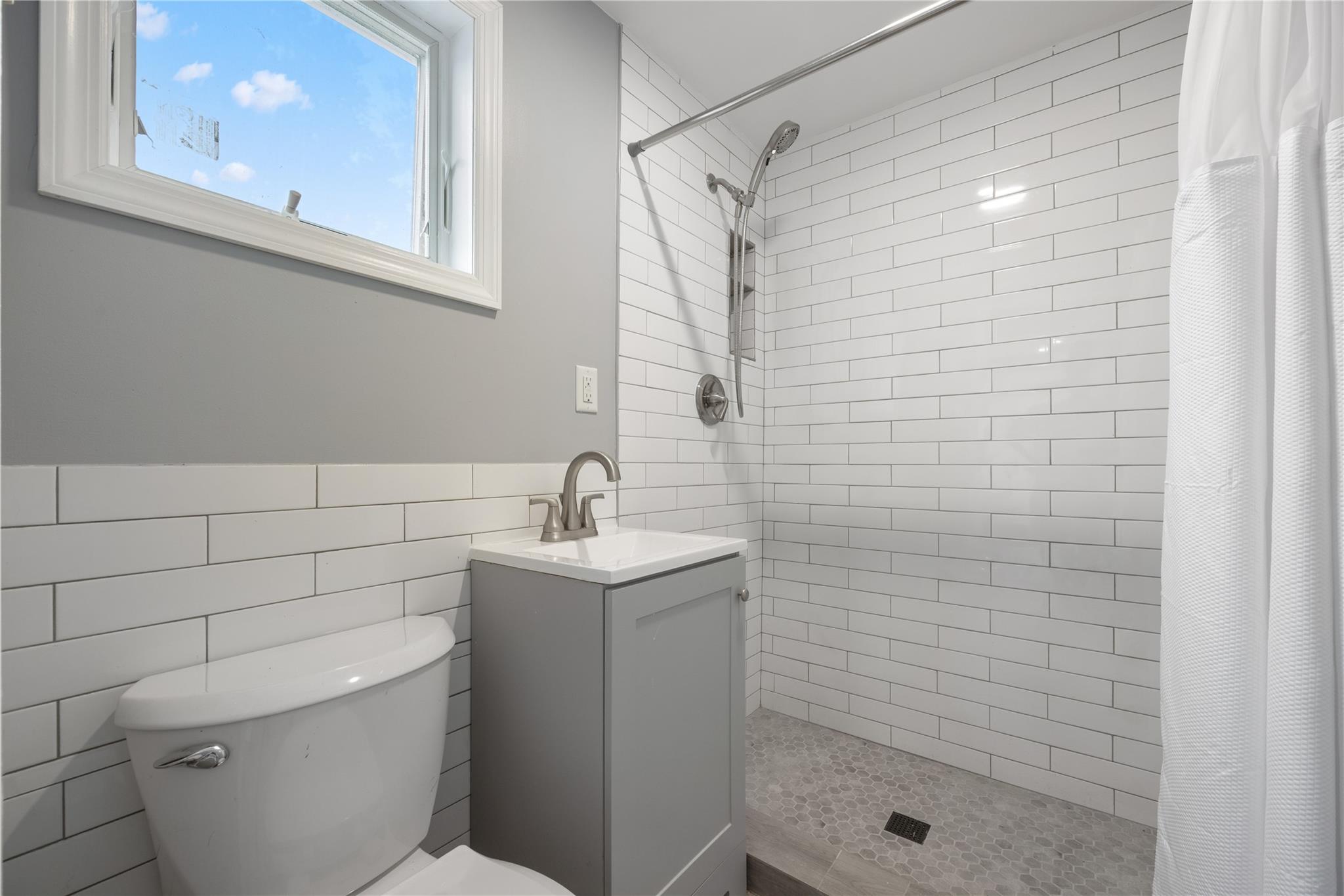 662 Interlaken Lane, North Babylon, NY 11703