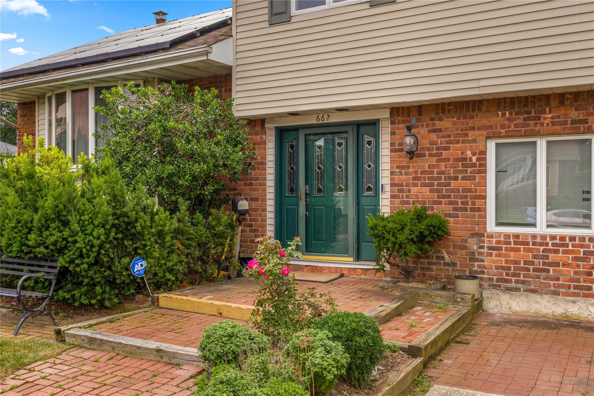 662 Interlaken Lane, North Babylon, NY 11703