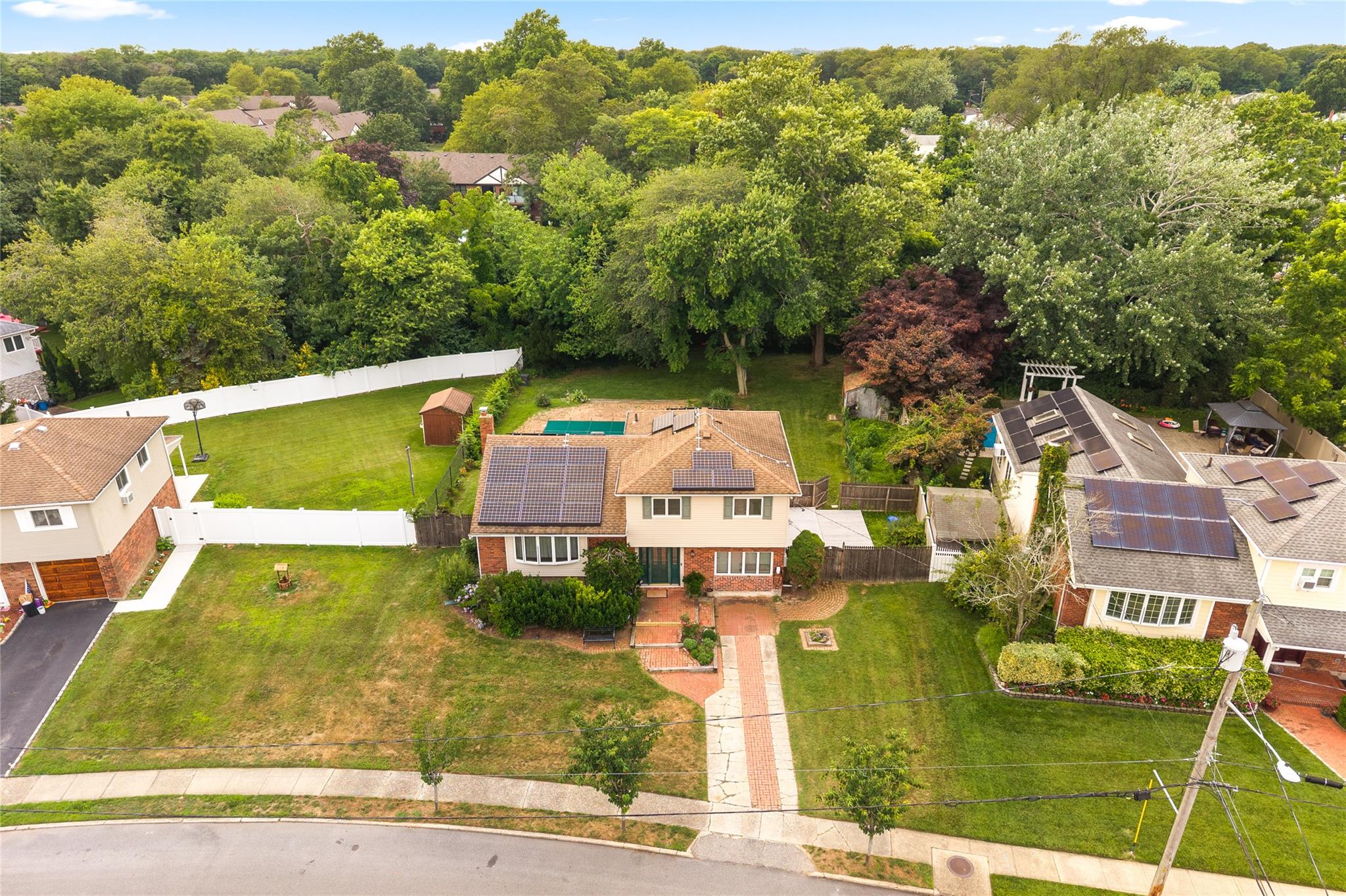 662 Interlaken Lane, North Babylon, NY 11703
