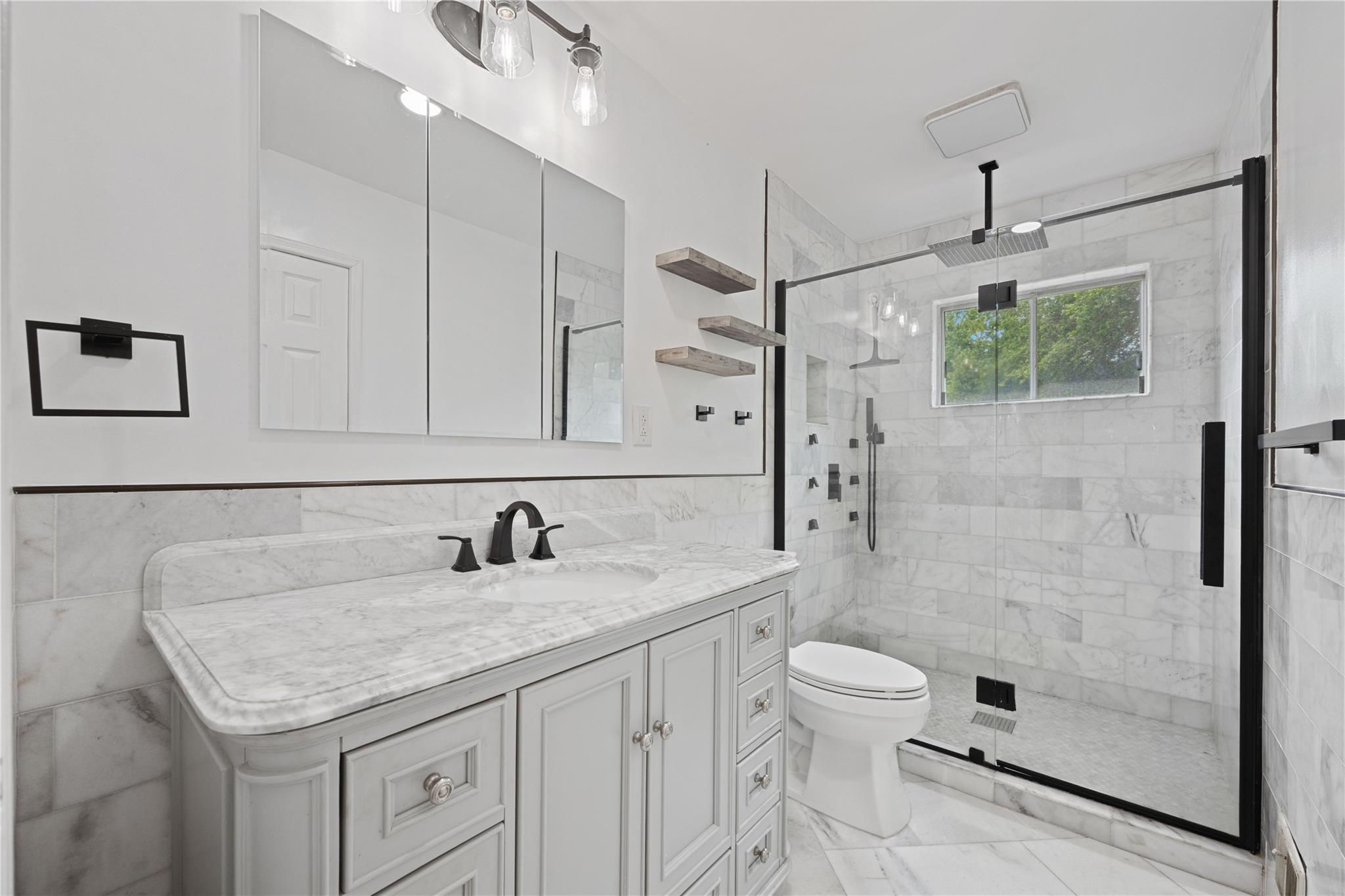 662 Interlaken Lane, North Babylon, NY 11703