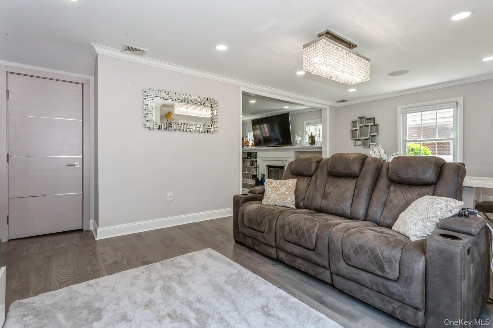 1 Howland Road, East Rockaway, NY 11518