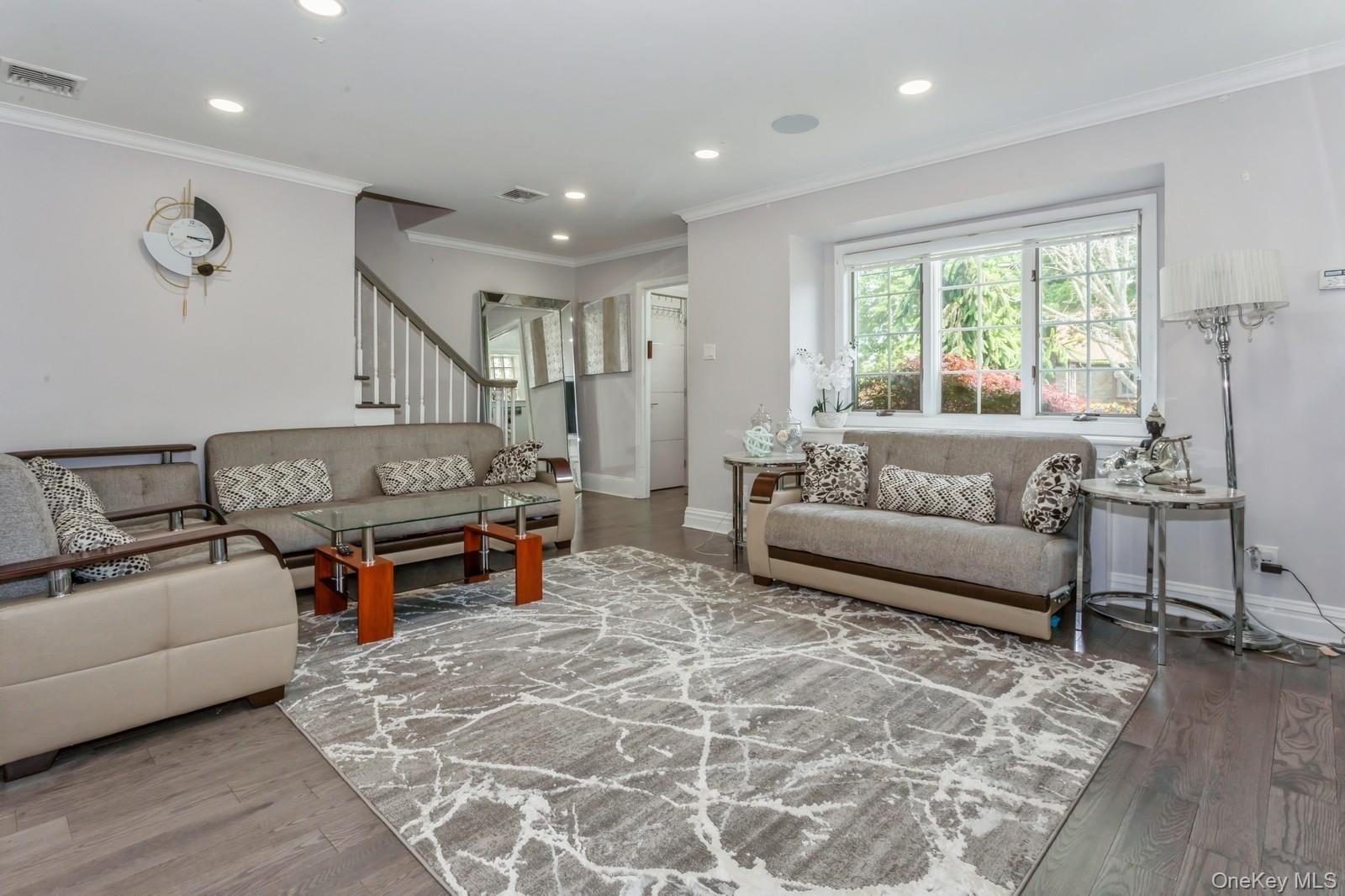 1 Howland Road, East Rockaway, NY 11518