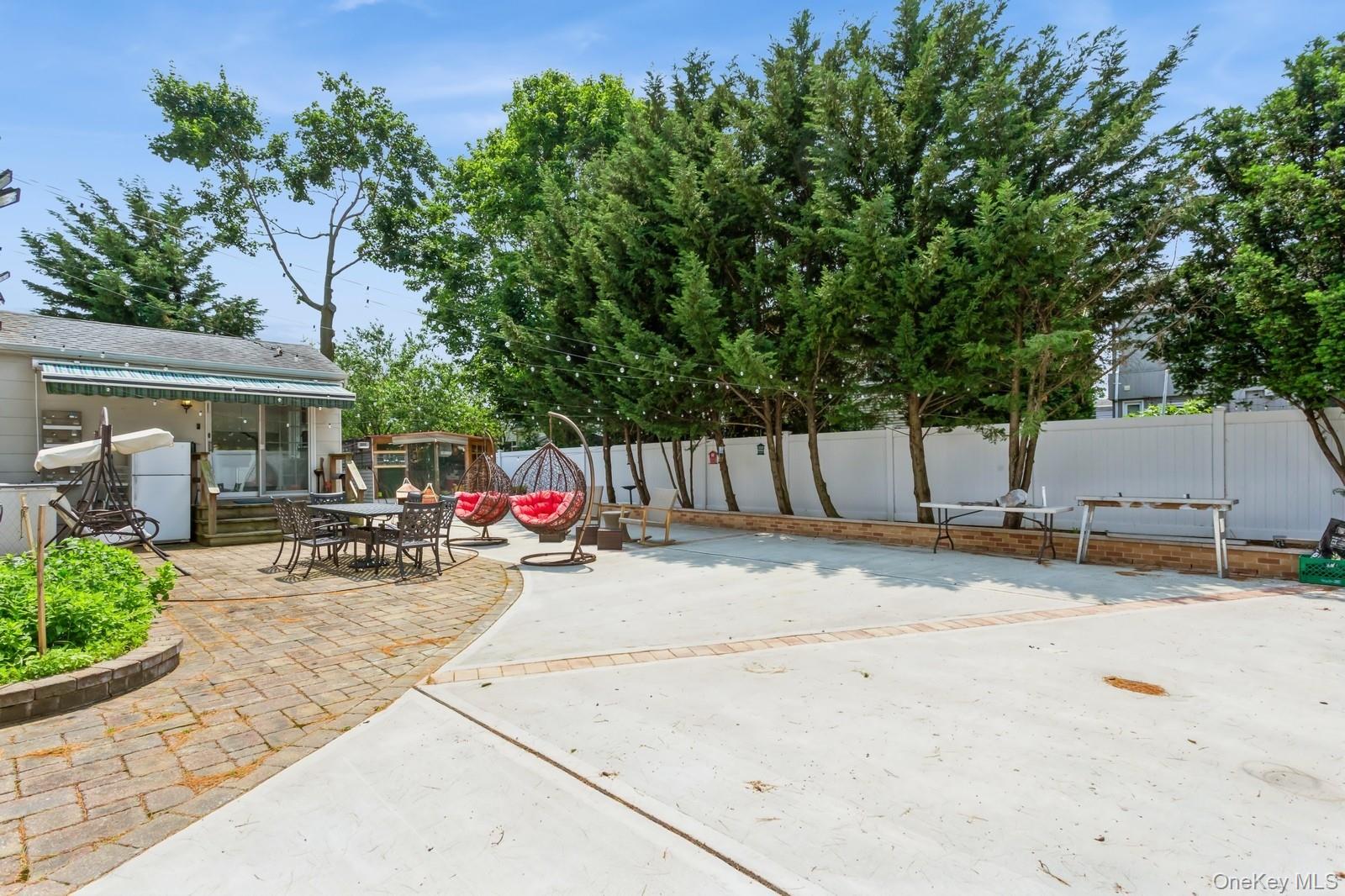 1 Howland Road, East Rockaway, NY 11518