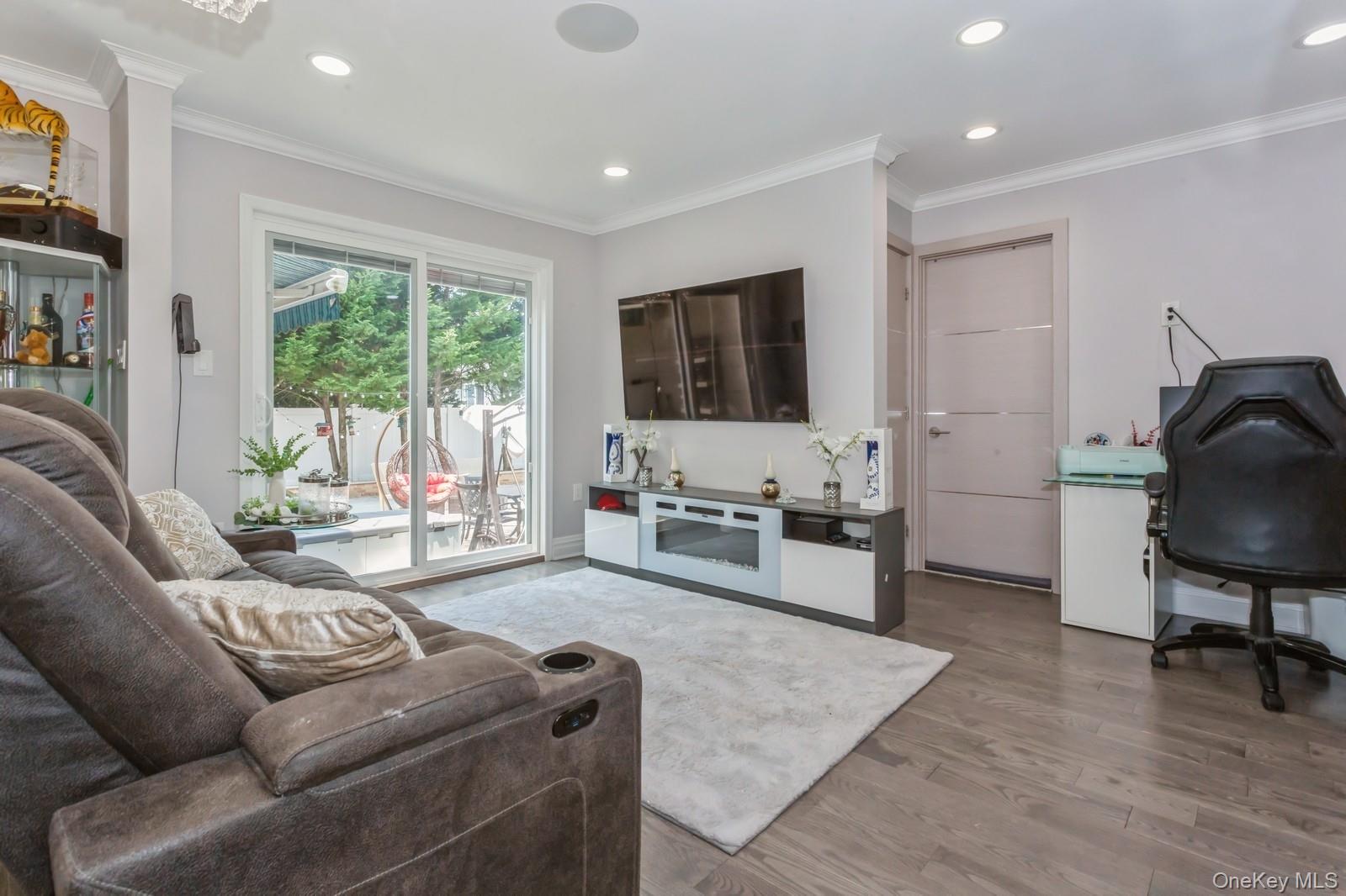 1 Howland Road, East Rockaway, NY 11518