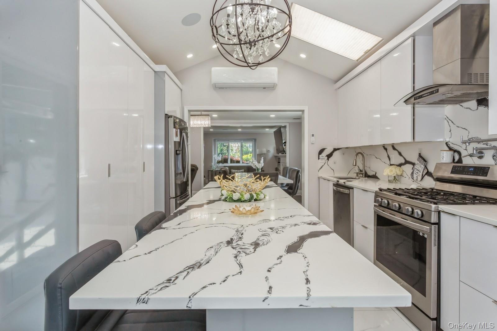 1 Howland Road, East Rockaway, NY 11518