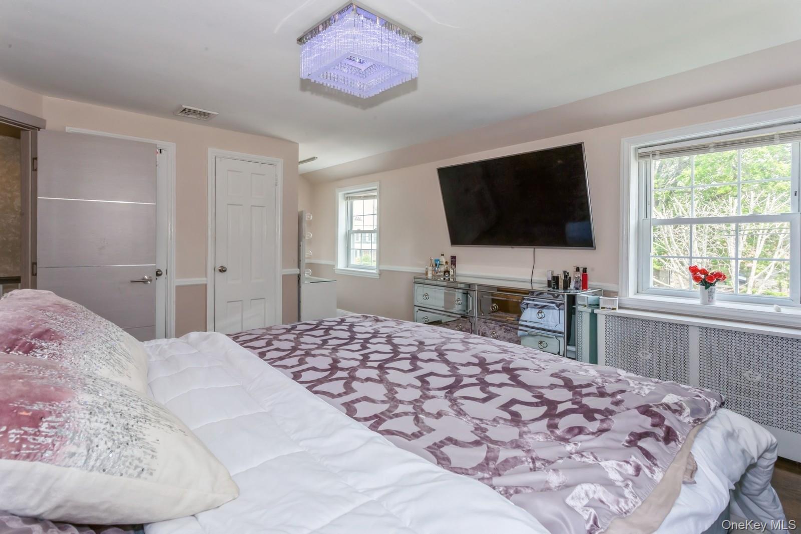 1 Howland Road, East Rockaway, NY 11518