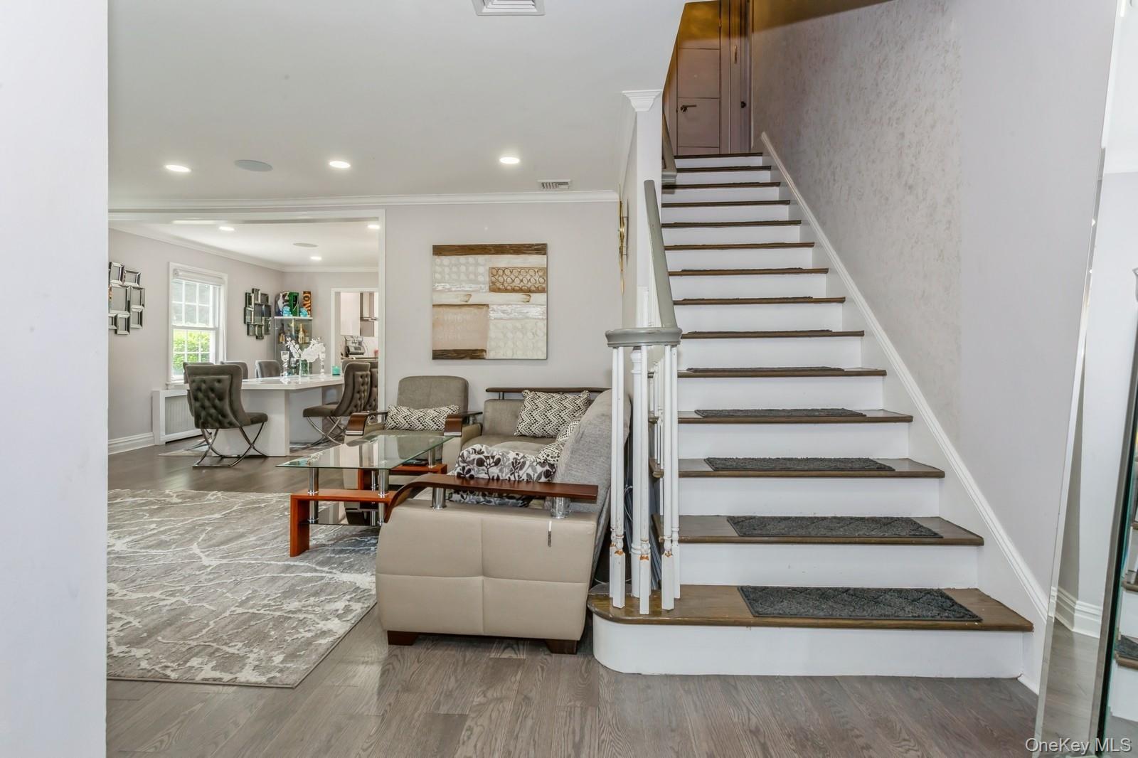 1 Howland Road, East Rockaway, NY 11518