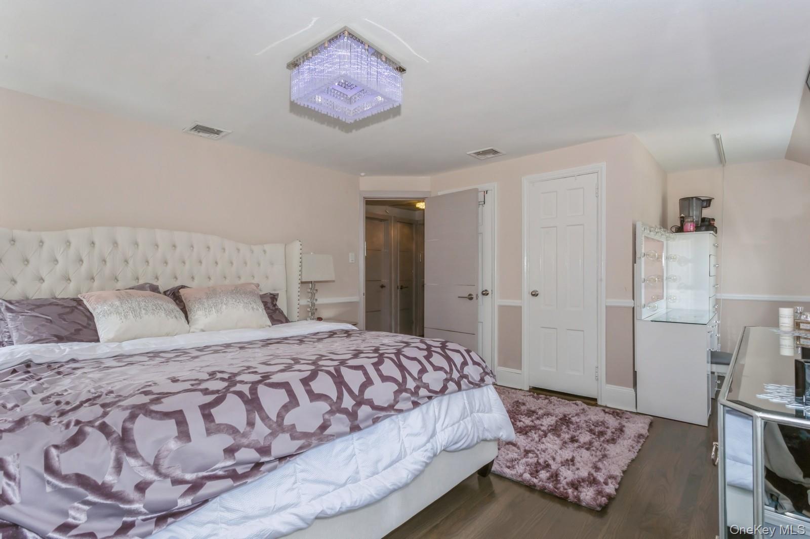 1 Howland Road, East Rockaway, NY 11518