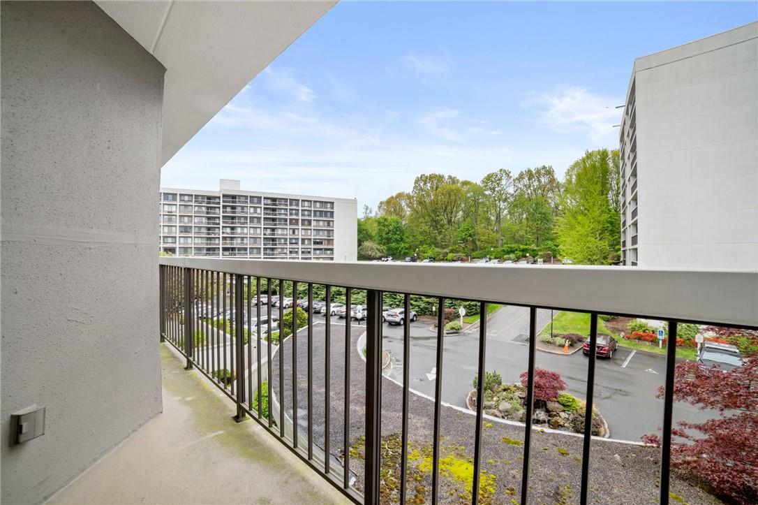 200 High Point Drive # 307, Hartsdale, NY 10530