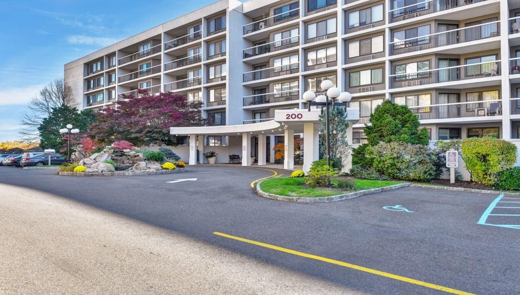 200 High Point Drive # 307, Hartsdale, NY 10530