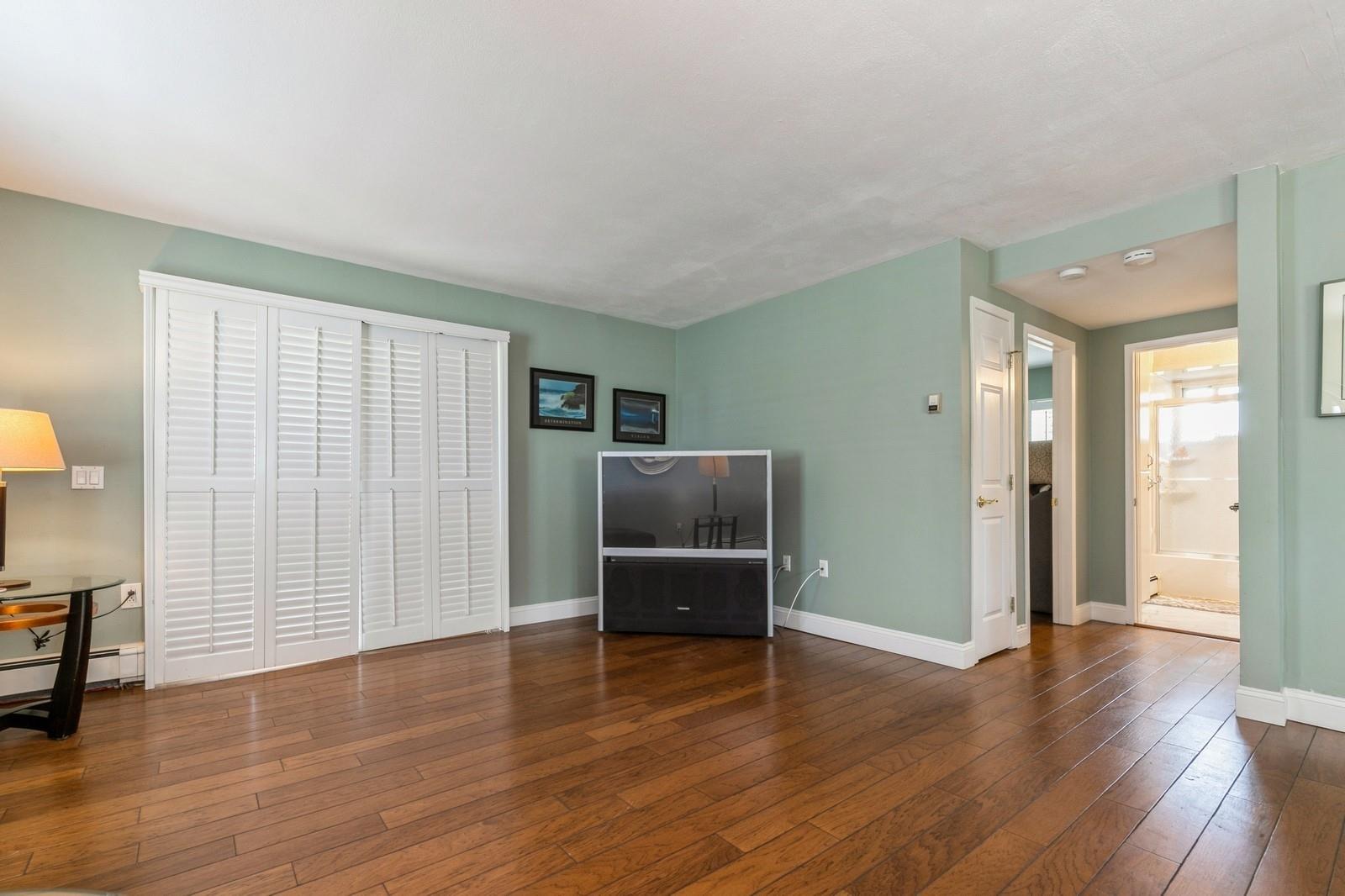 14 Cobble Lane, Levittown, NY 11756