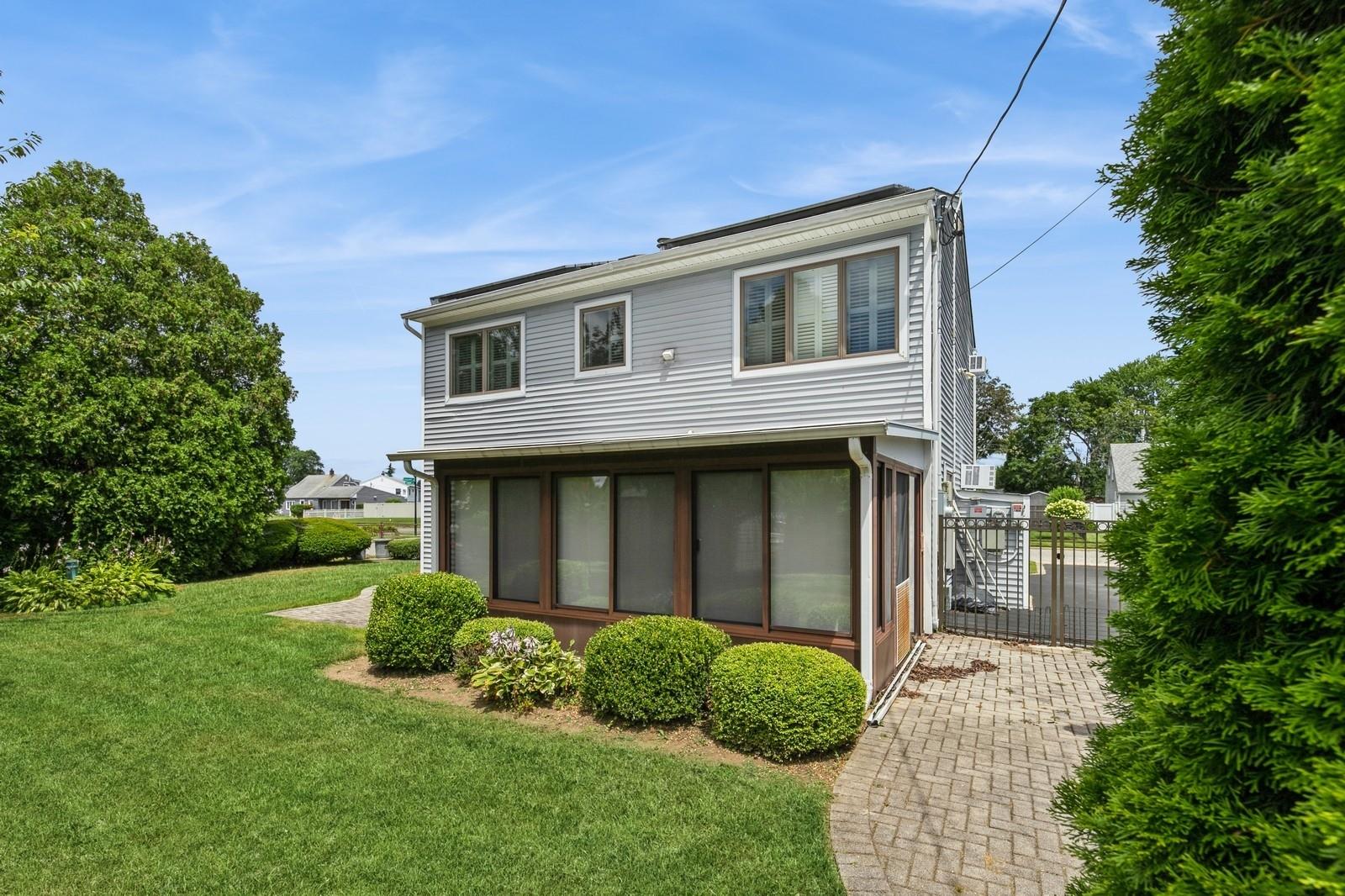 14 Cobble Lane, Levittown, NY 11756