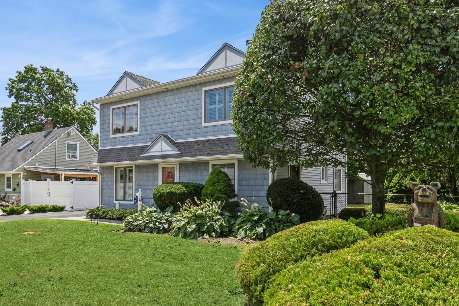 14 Cobble Lane, Levittown, NY 11756