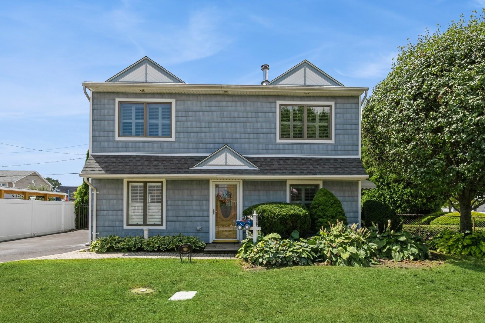 14 Cobble Lane, Levittown, NY 11756