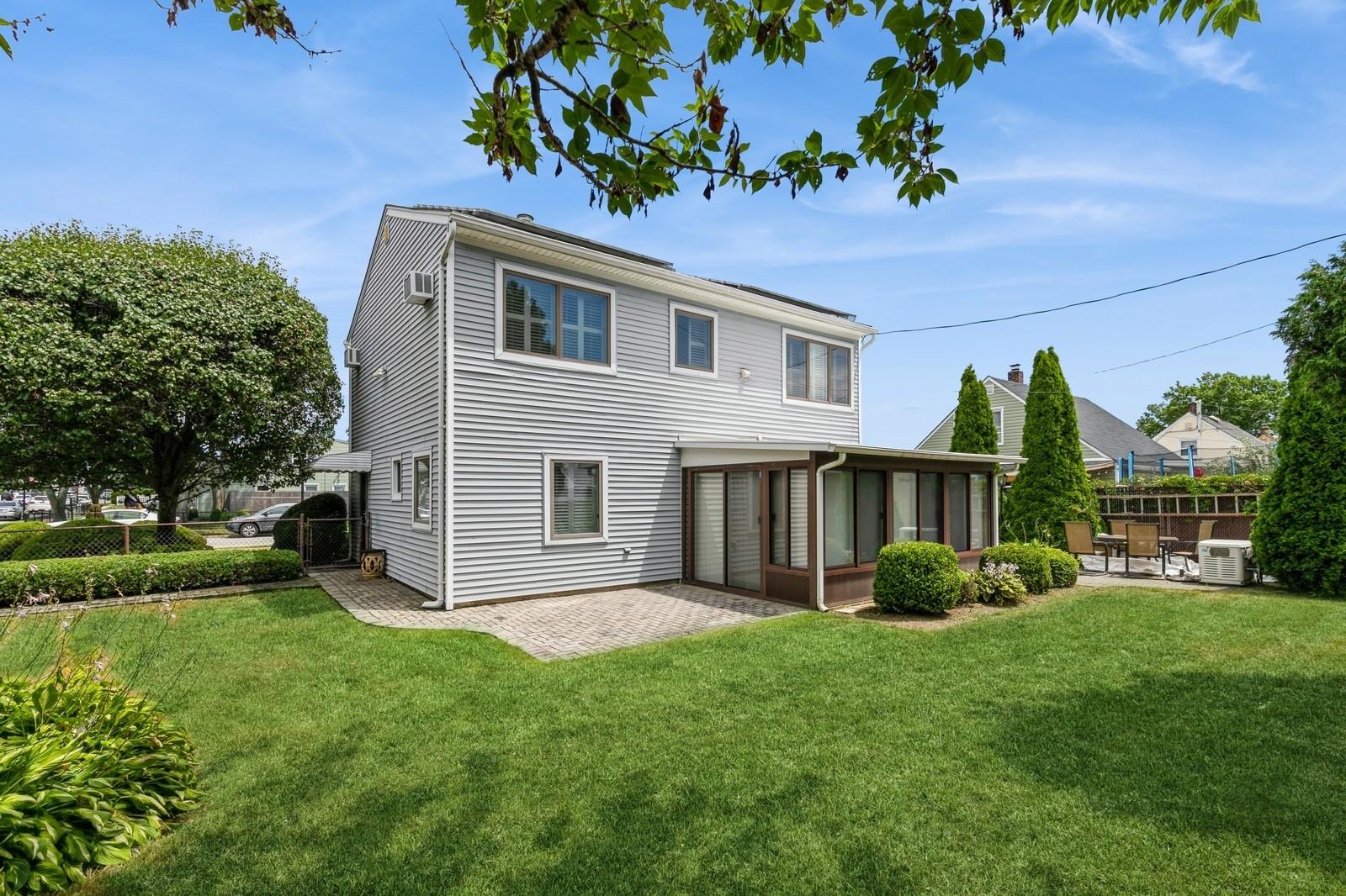 14 Cobble Lane, Levittown, NY 11756