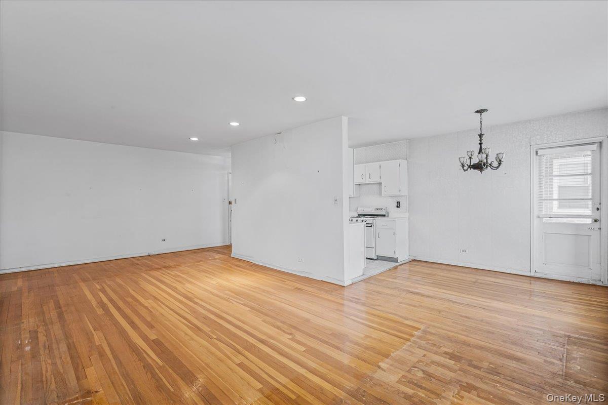 16241 Powells Cove Boulevard # 2S, Whitestone, NY 11357