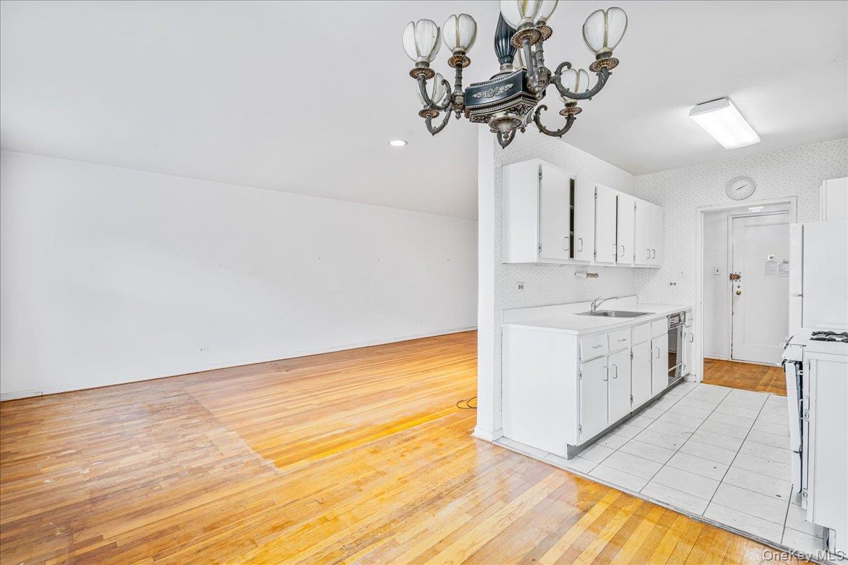 16241 Powells Cove Boulevard # 2S, Whitestone, NY 11357