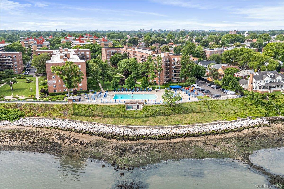 16241 Powells Cove Boulevard # 2S, Whitestone, NY 11357
