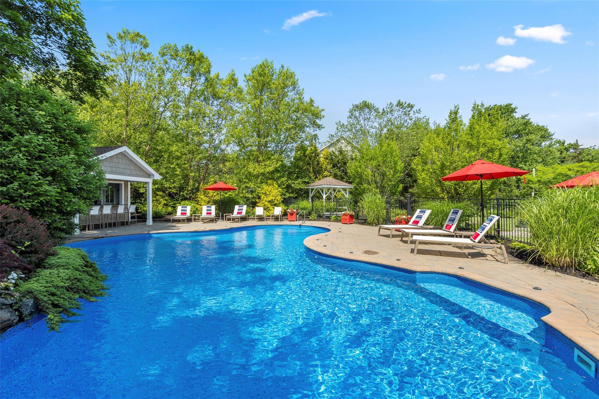 16 Dyke Road, Setauket, NY 11733