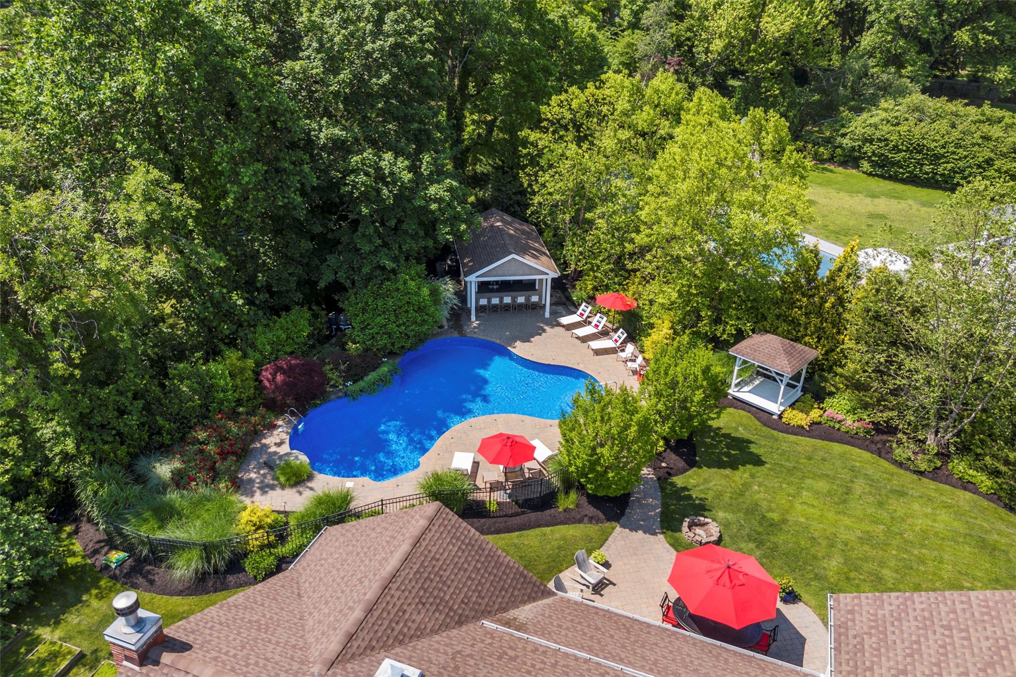 16 Dyke Road, Setauket, NY 11733