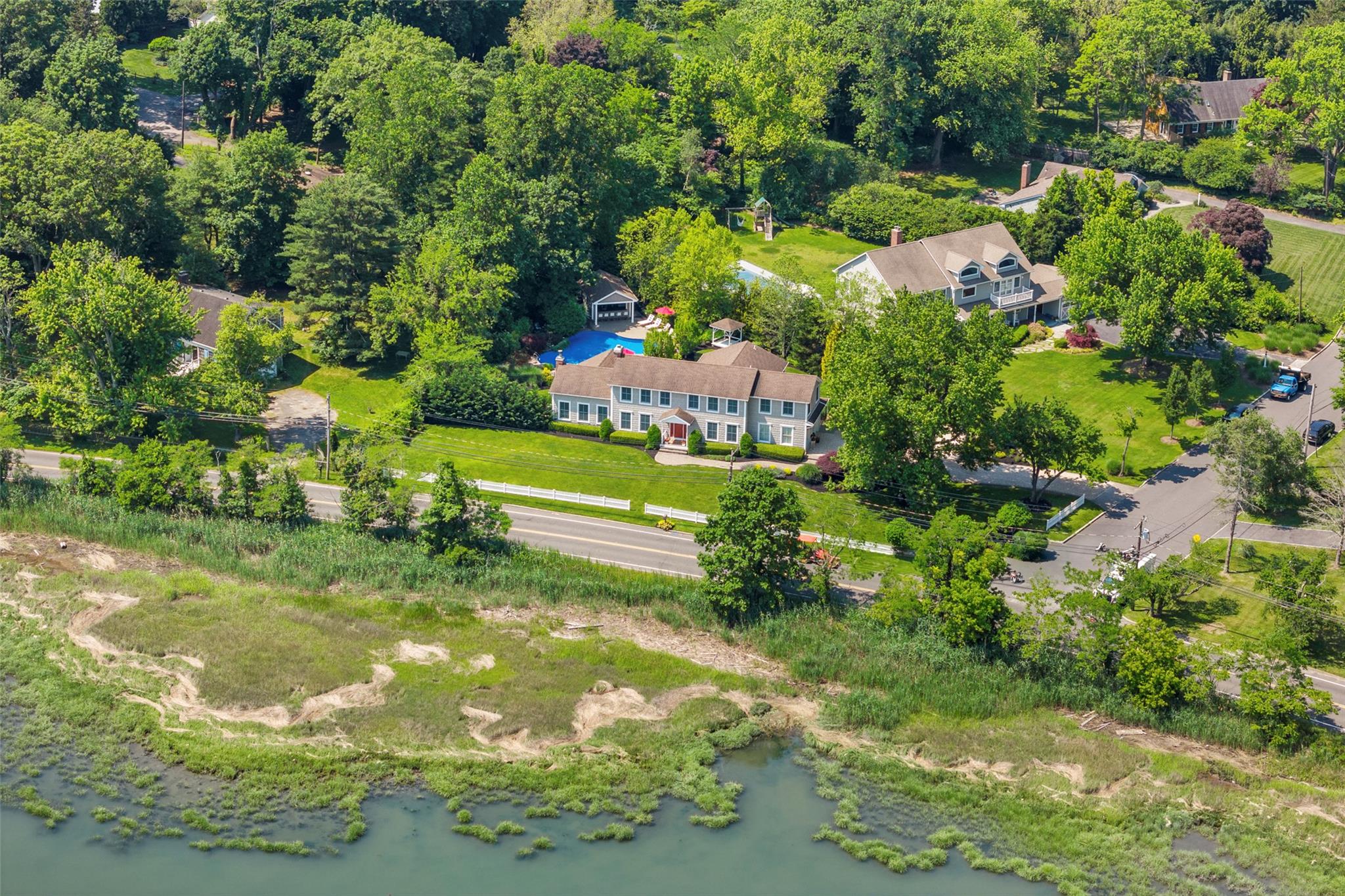 16 Dyke Road, Setauket, NY 11733