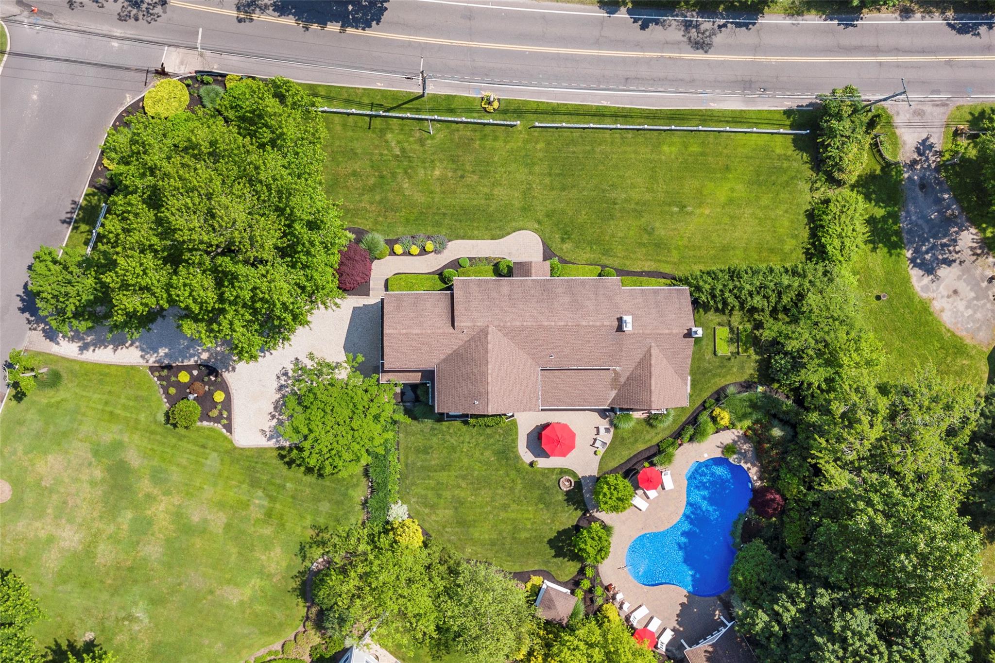 16 Dyke Road, Setauket, NY 11733