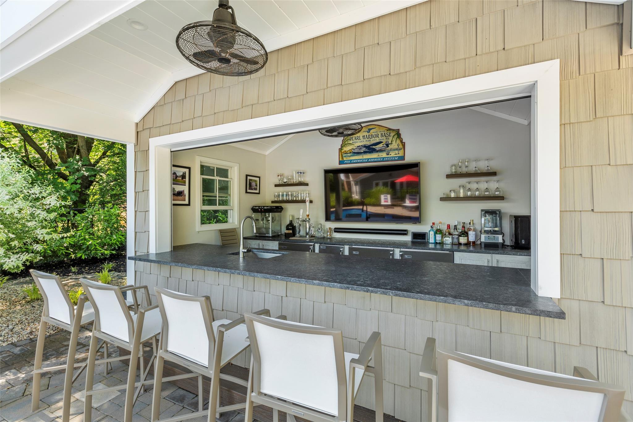 16 Dyke Road, Setauket, NY 11733