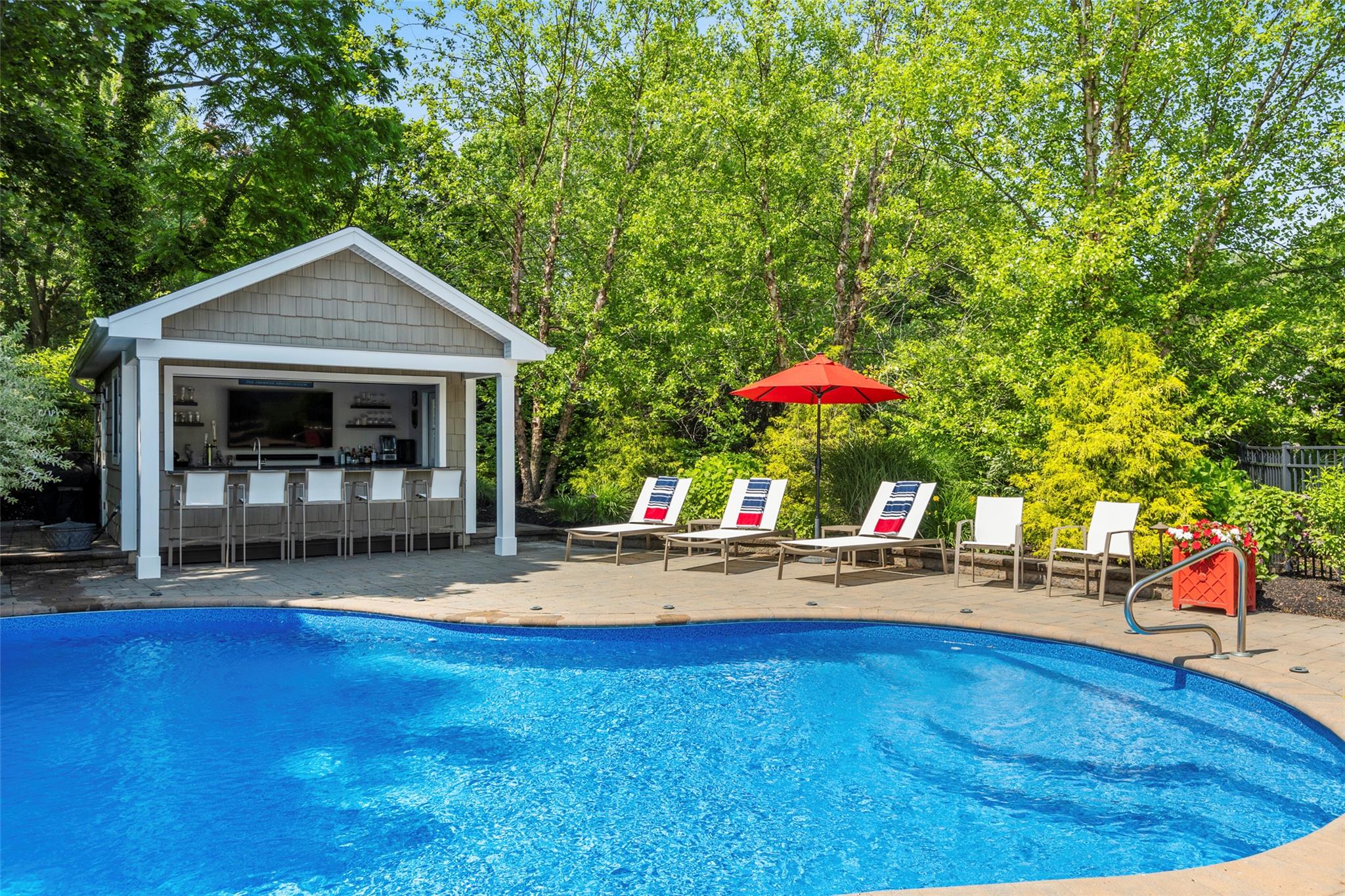 16 Dyke Road, Setauket, NY 11733