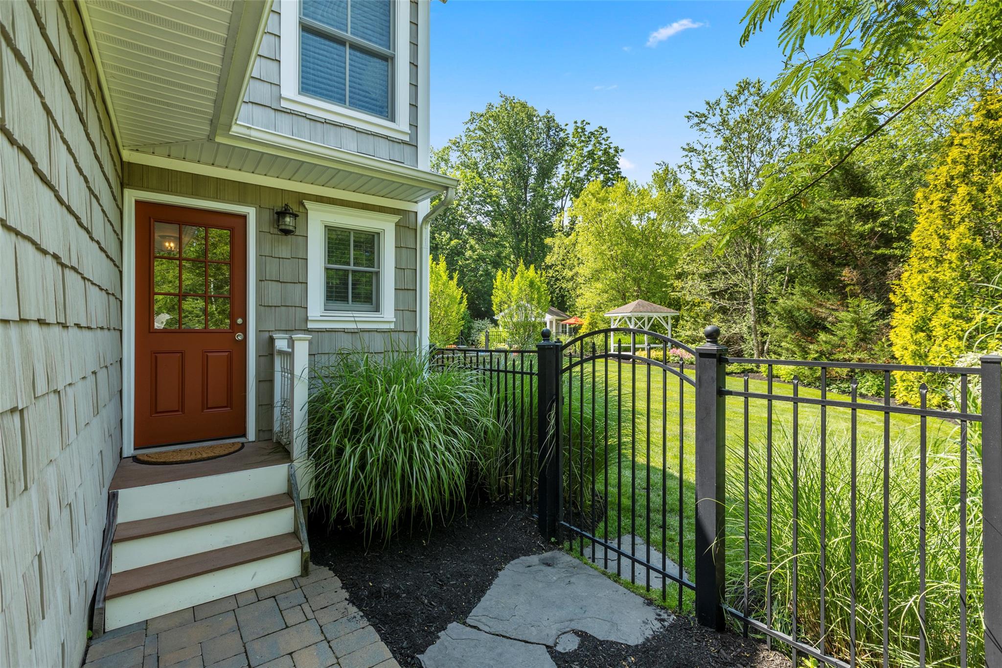 16 Dyke Road, Setauket, NY 11733