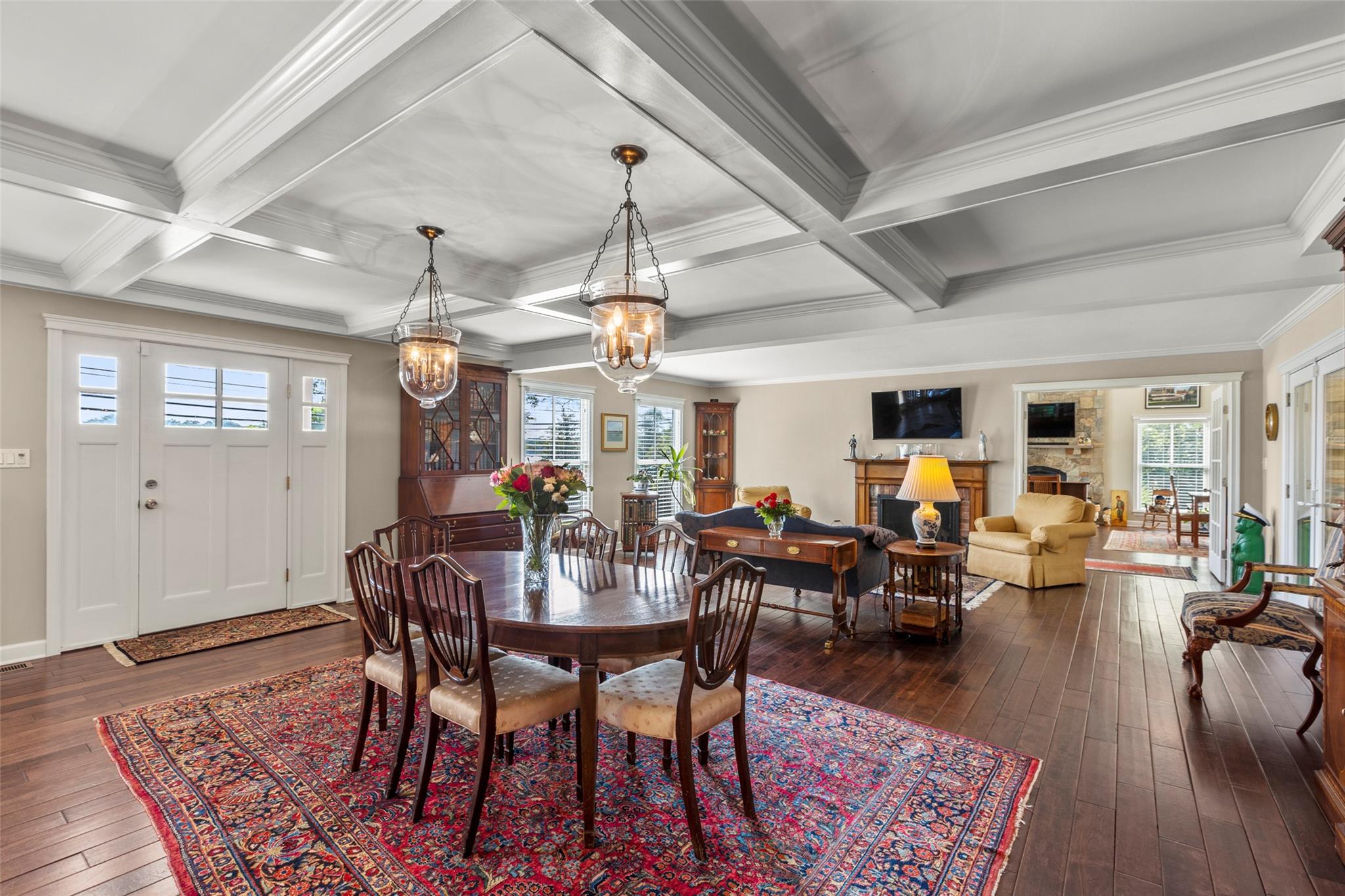 16 Dyke Road, Setauket, NY 11733