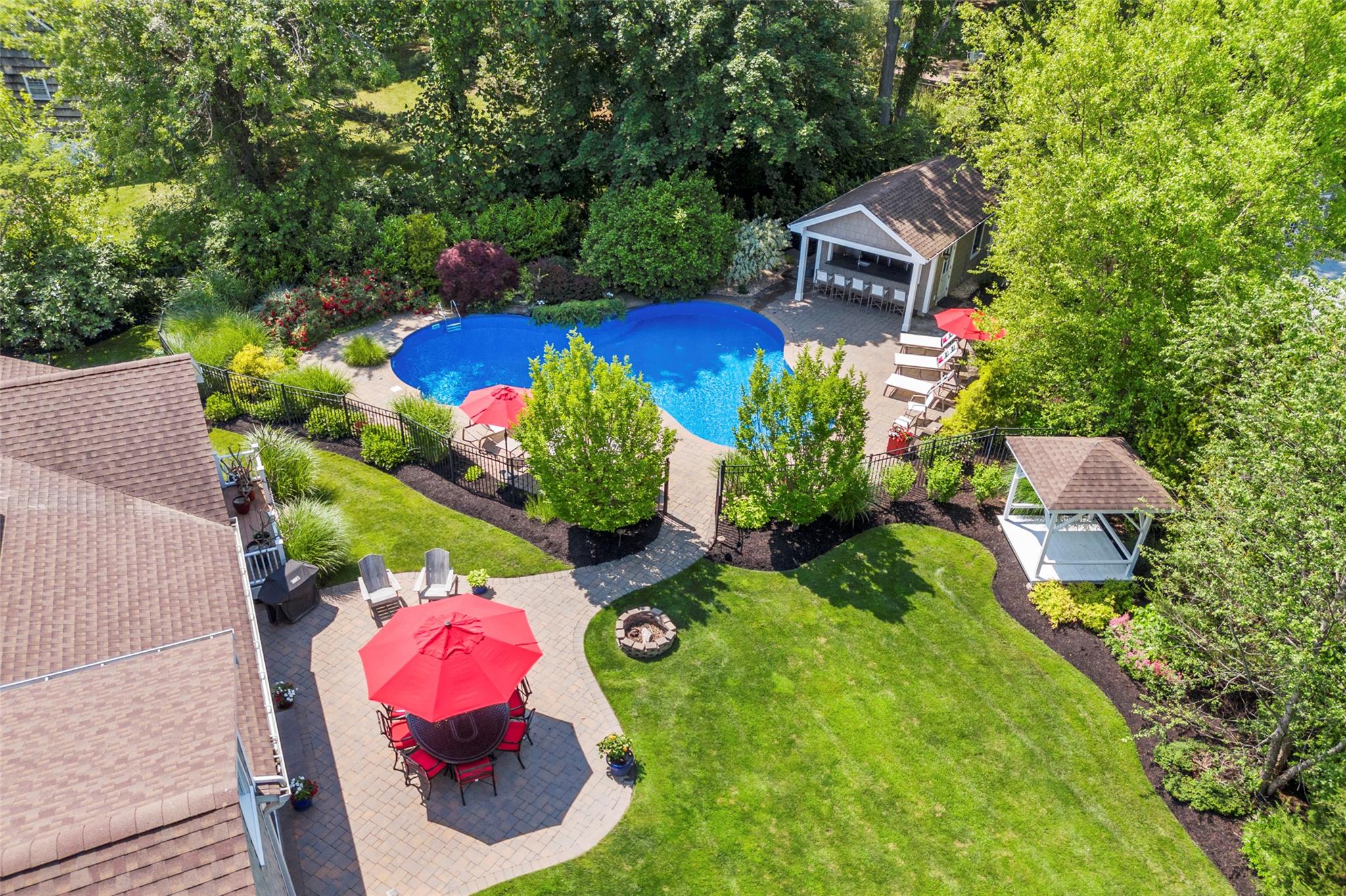 16 Dyke Road, Setauket, NY 11733