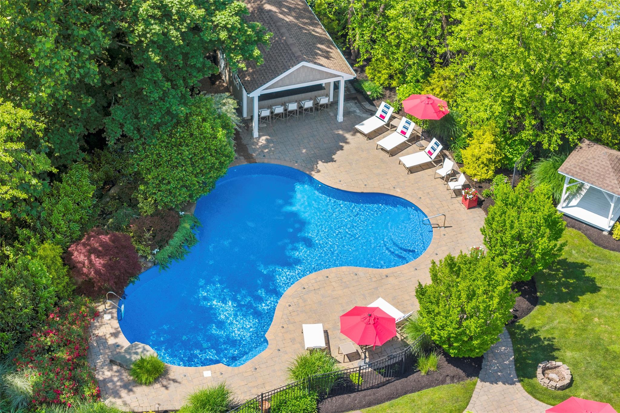 16 Dyke Road, Setauket, NY 11733