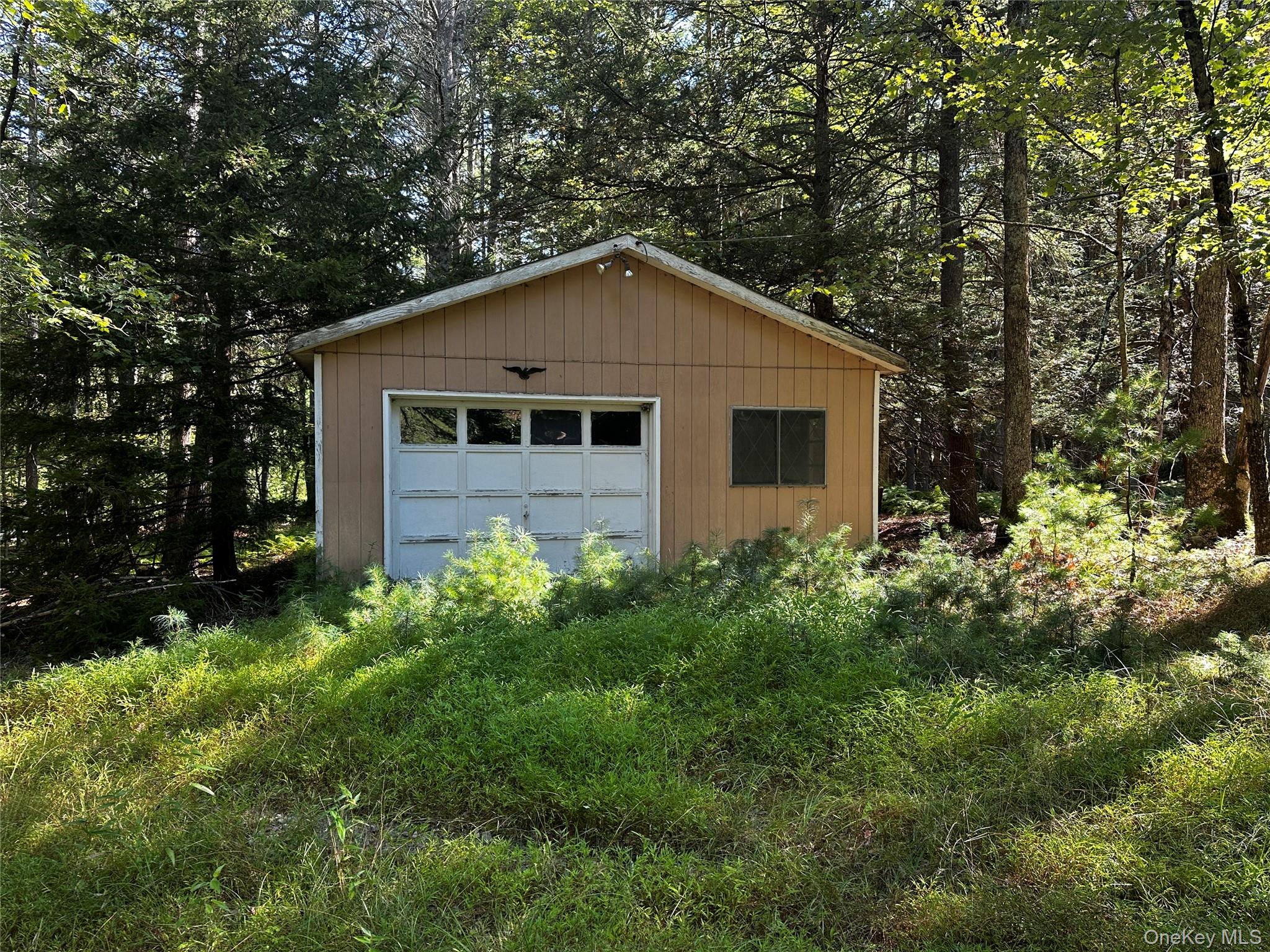 8 Kern Road, Barryville, NY 12719