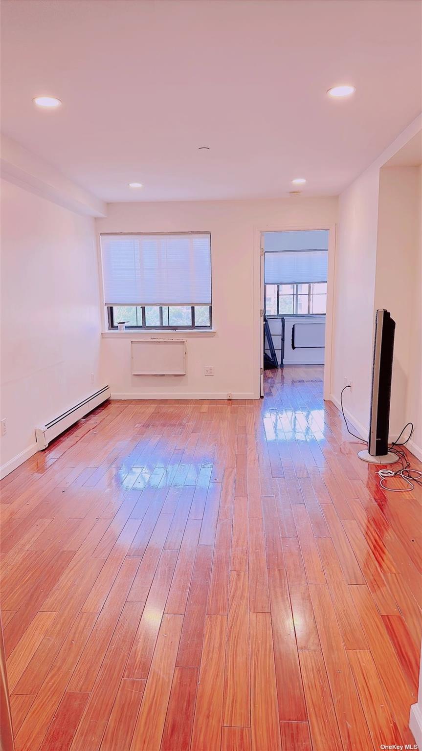 144-85 Roosevelt Avenue # 5E, Flushing, NY 11354