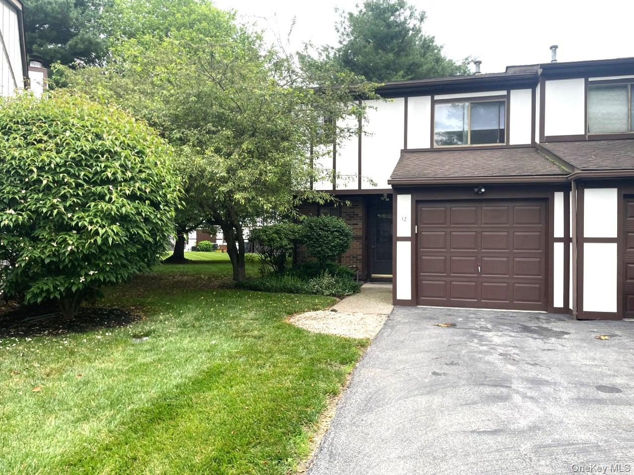 12 Sunstone Drive, Poughkeepsie, NY 12603