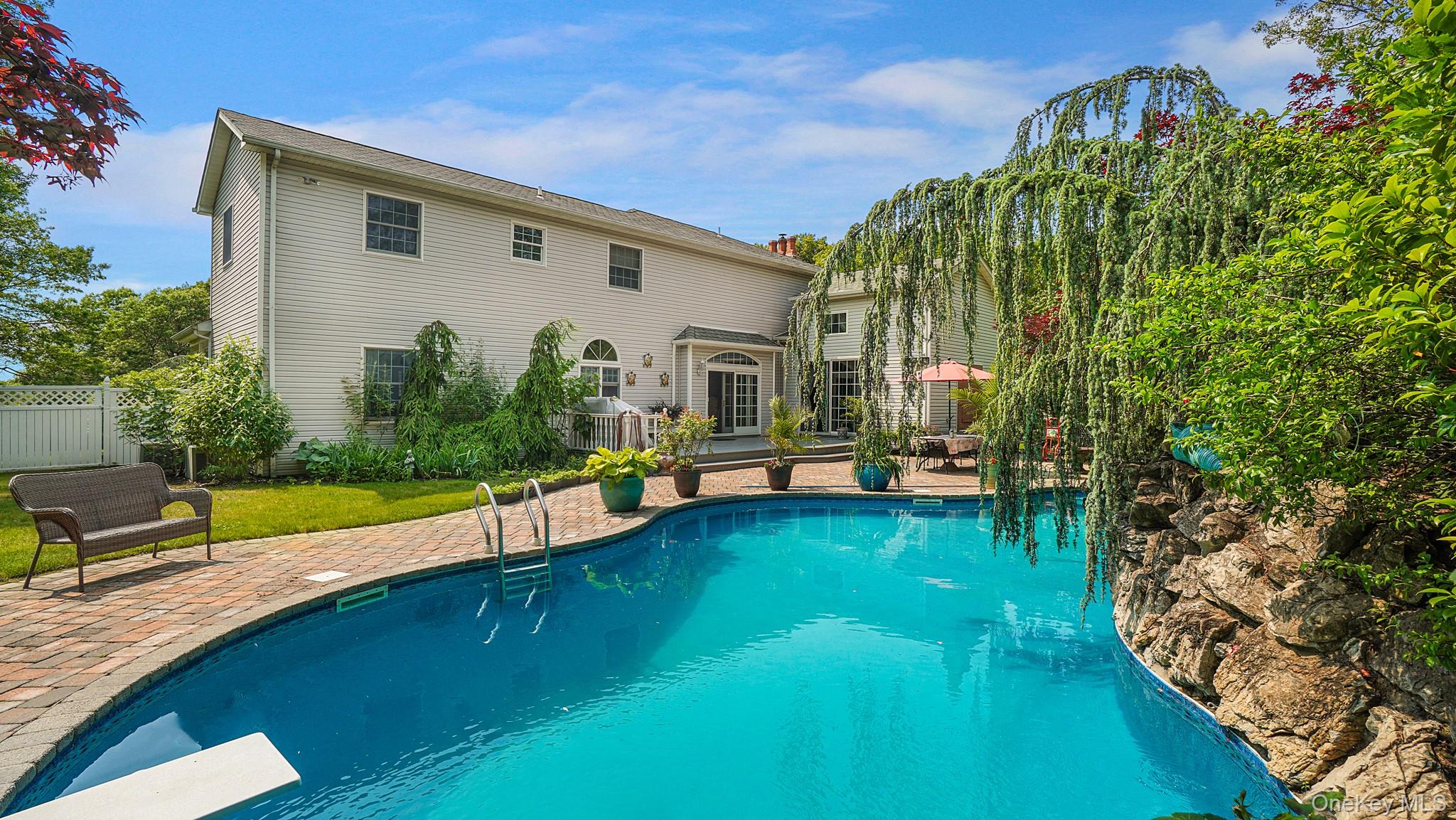 59 Lidge Drive, Farmingville, NY 11738