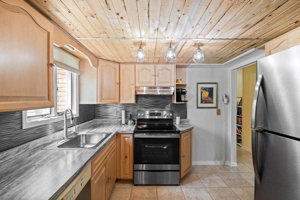 360 Munsell Road, East Patchogue, NY 11772