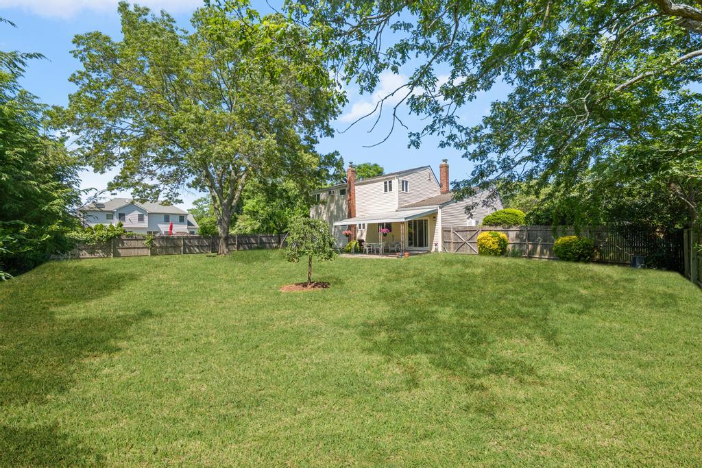 360 Munsell Road, East Patchogue, NY 11772