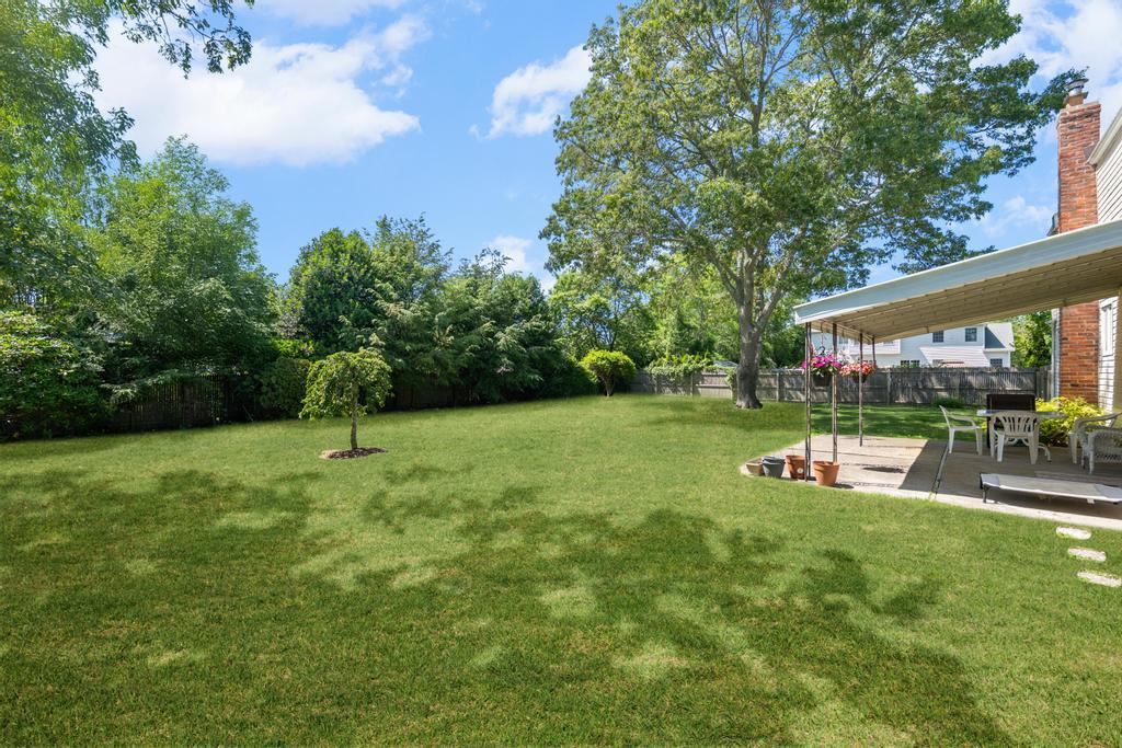 360 Munsell Road, East Patchogue, NY 11772