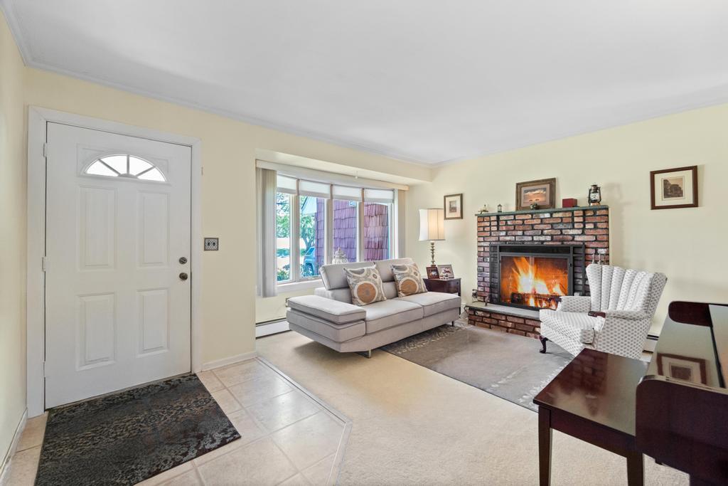 360 Munsell Road, East Patchogue, NY 11772
