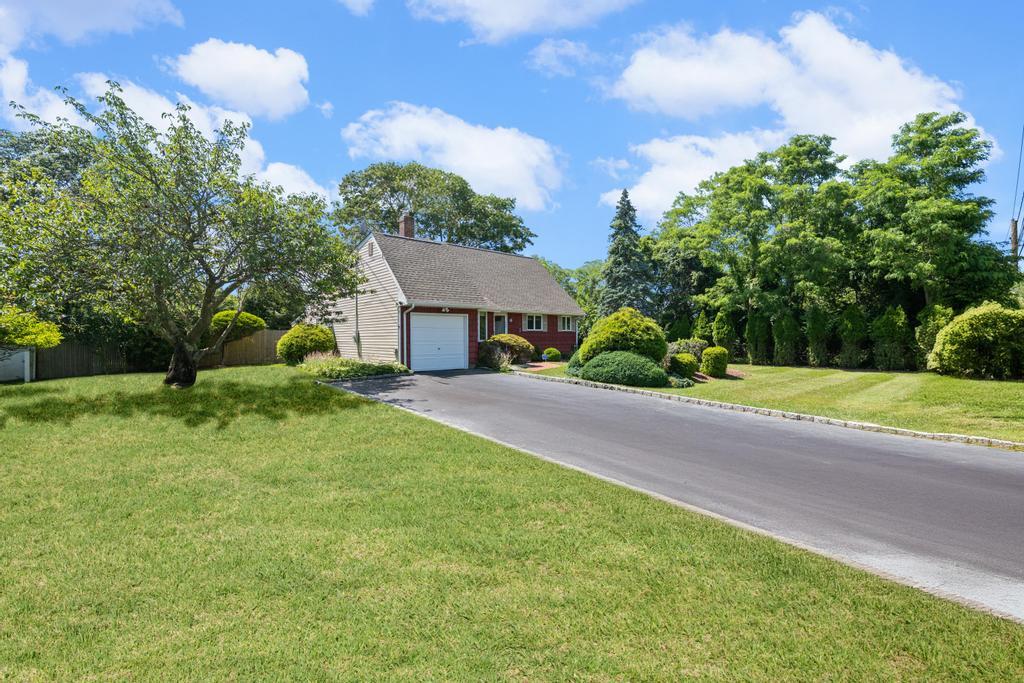 360 Munsell Road, East Patchogue, NY 11772