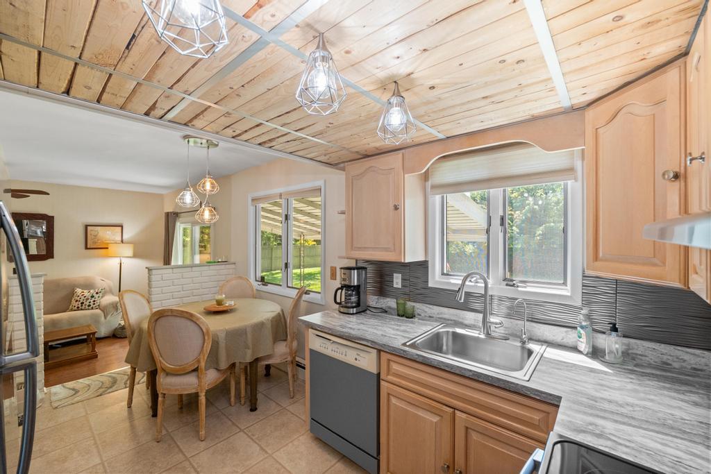 360 Munsell Road, East Patchogue, NY 11772