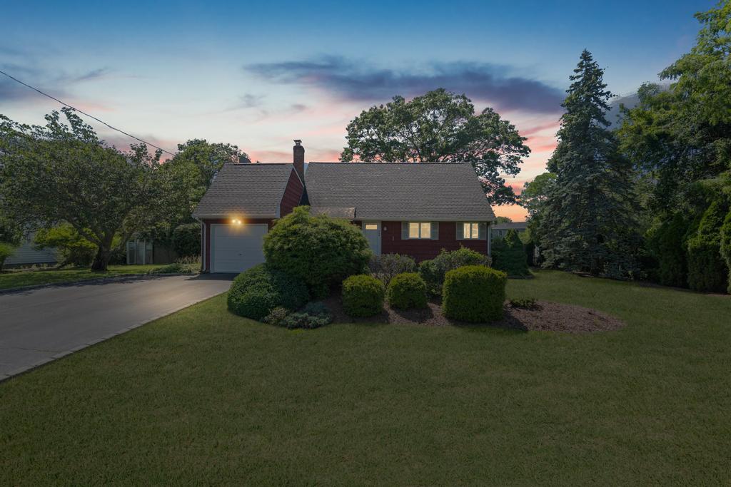 360 Munsell Road, East Patchogue, NY 11772