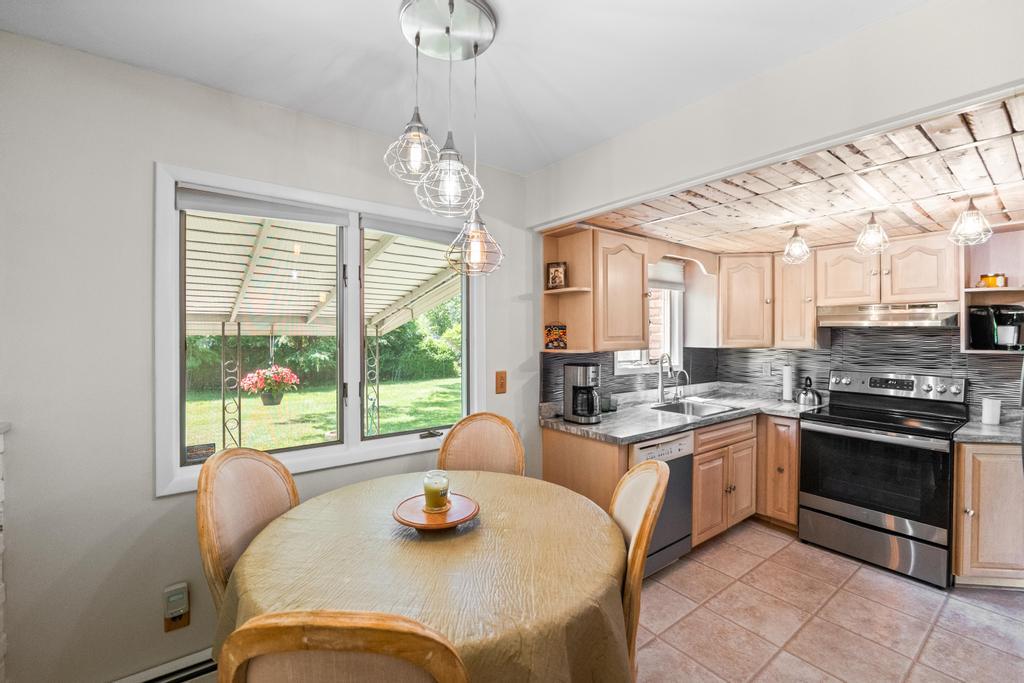 360 Munsell Road, East Patchogue, NY 11772