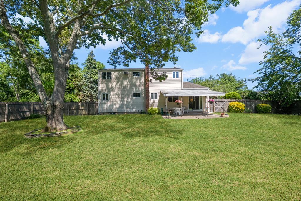 360 Munsell Road, East Patchogue, NY 11772