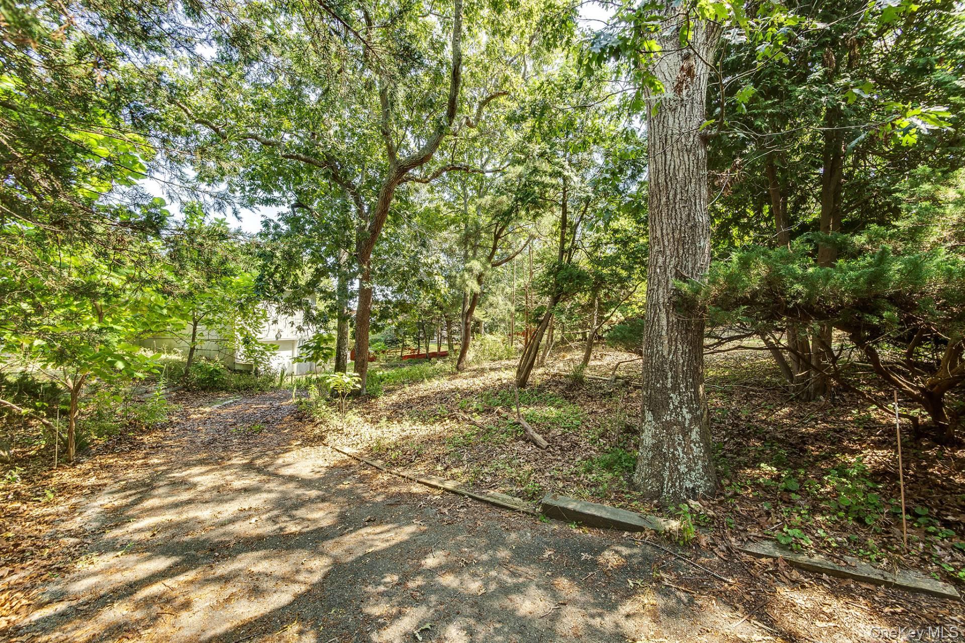 21 Bianco Road, East Hampton, NY 11937