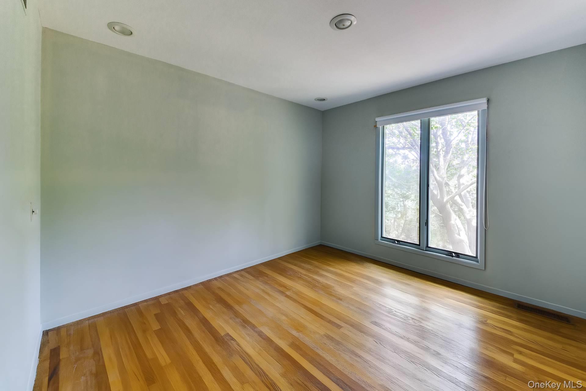 21 Bianco Road, East Hampton, NY 11937