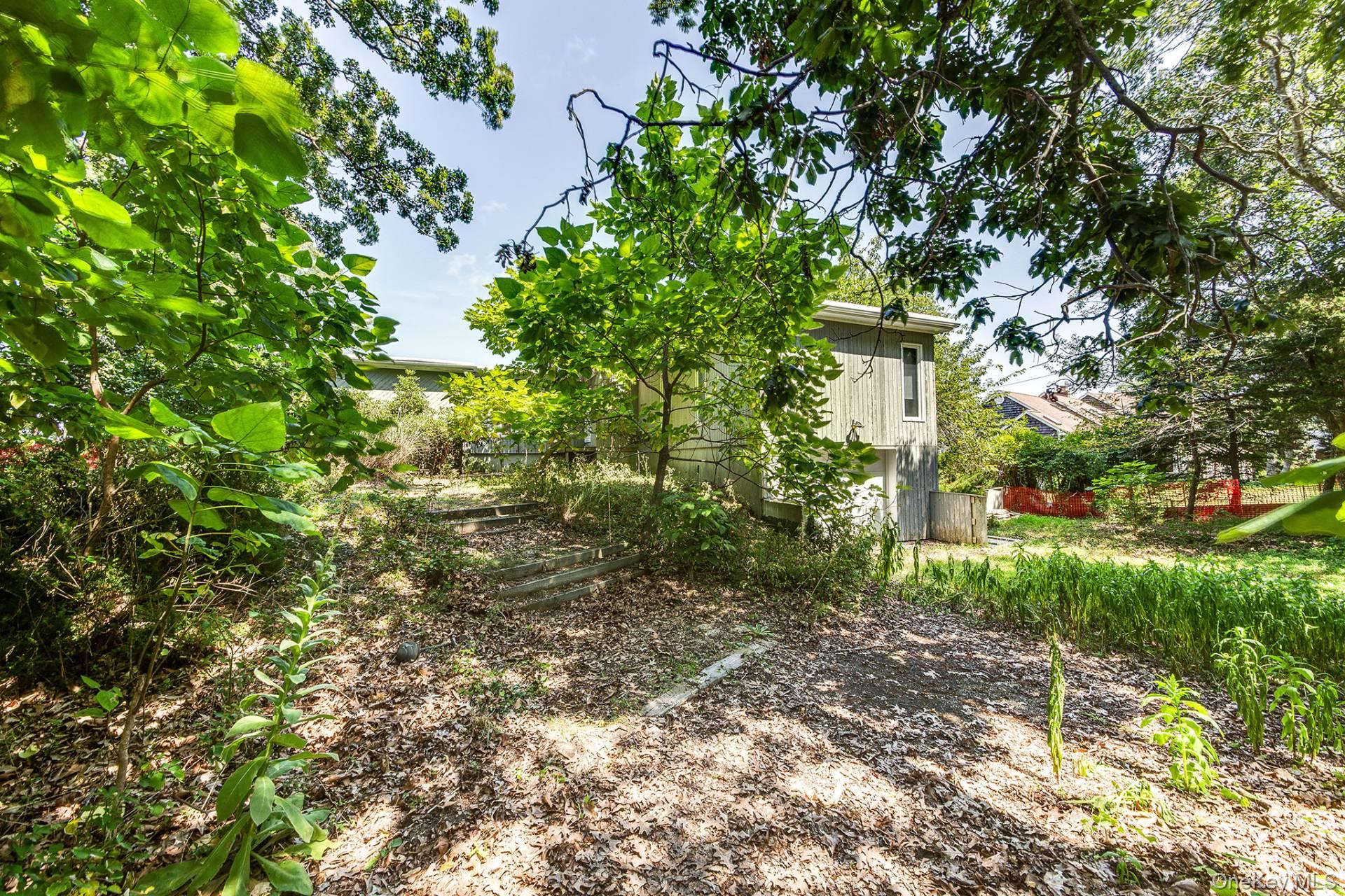 21 Bianco Road, East Hampton, NY 11937