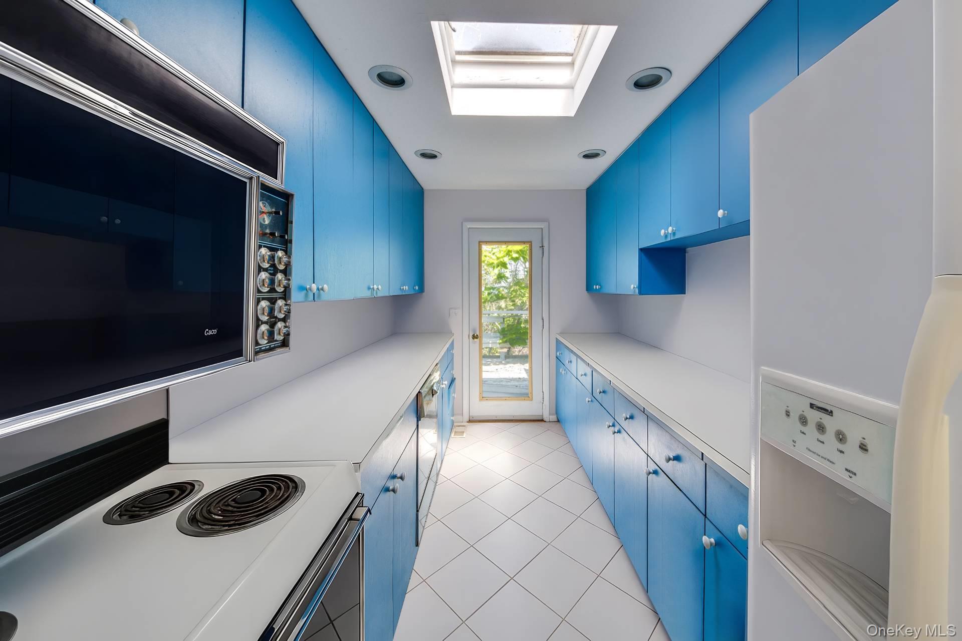 21 Bianco Road, East Hampton, NY 11937