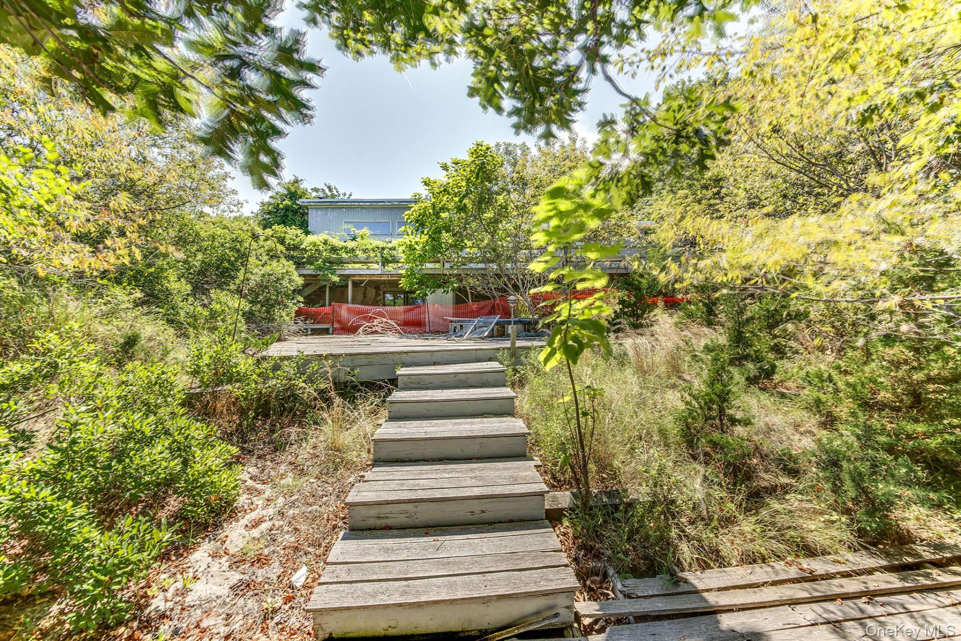 21 Bianco Road, East Hampton, NY 11937